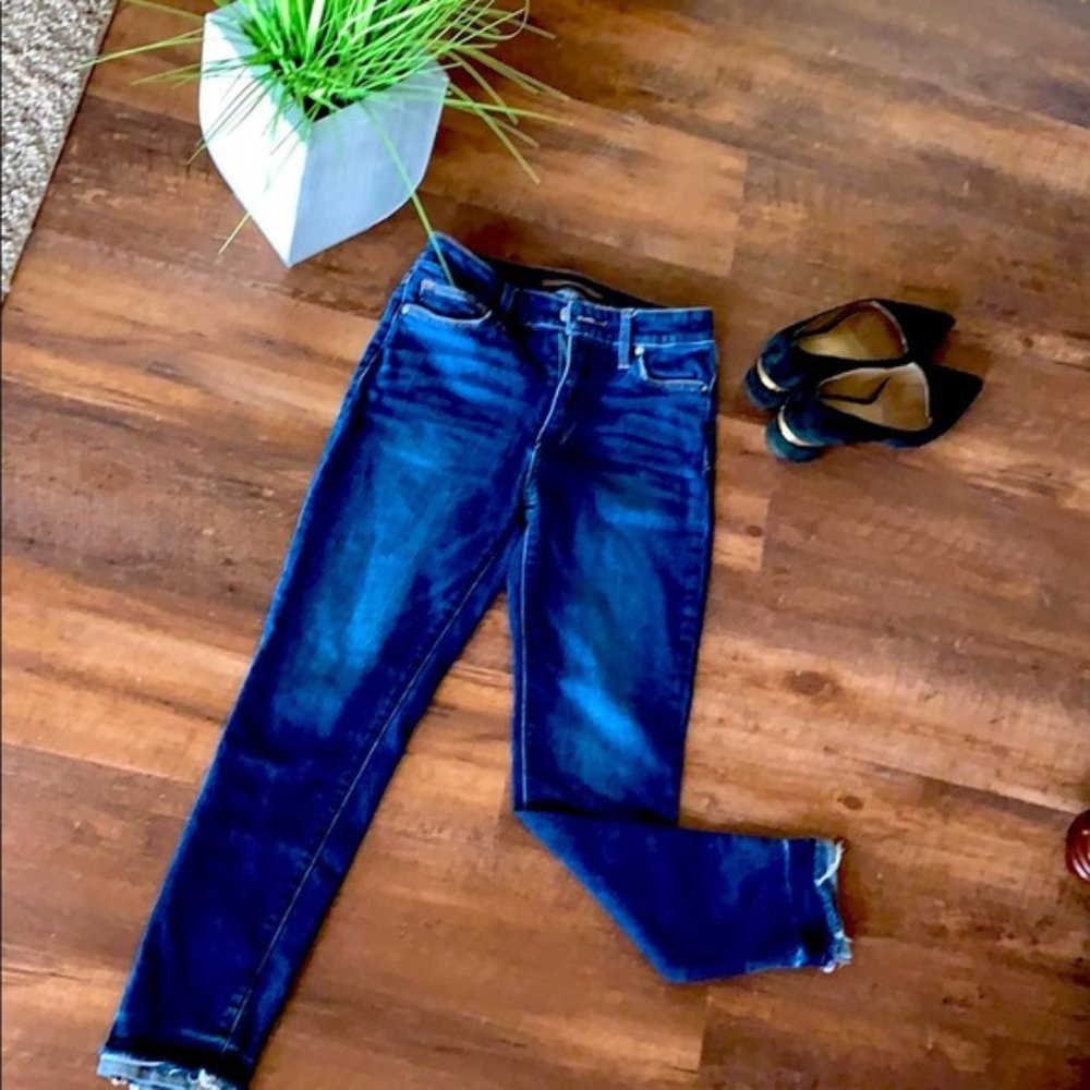 Joe’s Jeans Size 26 distressed cuff hem jeans